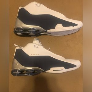 Size 13 Nike shox bb4
